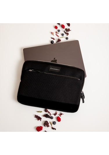 Cosmic Cosmos 14 İnç Laptop / Macbook Uyumlu Kılıf Siyah