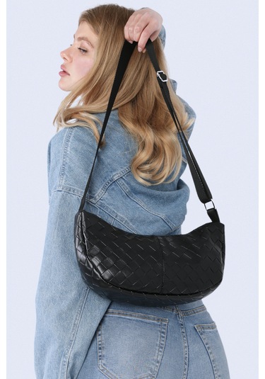 Siyah Örgü Görünümlü Yarım Ay Çapraz Askılı Çanta 256 Siyah