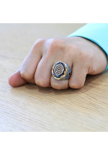 Turkuaz Kehribar Üzeri Anadolu Motifli Yanları Gravür İşlemeli 925 Ayar Gümüş Erkek Yüzük