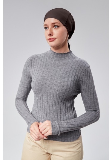 Kadın Tesettür Likralı Penye Dikişsiz Kaymaz Düz Bağlamalı Bone Kahverengi