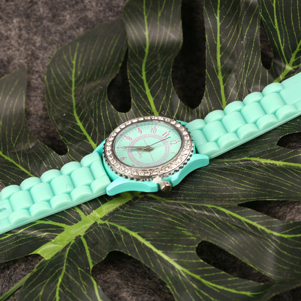 Xindoker Bayanlar İçin Klasik Kuvars Saat, Silikon Kordon, Hafif Ve Rahat, Günlük Suya Dayanıklı, İşaretçi Tipi, Pembe Rengi Rose