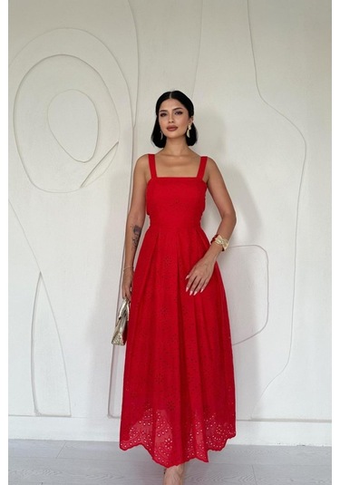 The İstanbul Kırmızı Askılı Aparatlı Brode Elbise Kırmızı