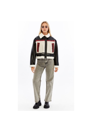 Kadın Beyaz Kürklü Tokalı Crop Mont Beyaz