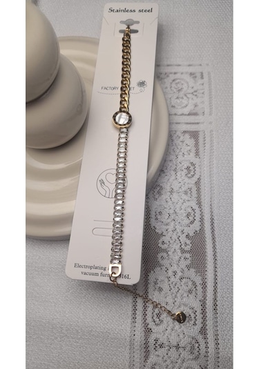 Uzel Çelik Gold Altın Renk Yarım Taşlı, Yarım Kalın Zincir Detaylı, Romen Rakamlı Çelik Bileklik Gold