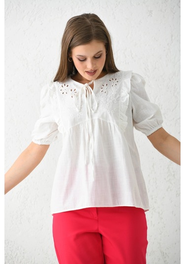 Kadın Bisiklet Yaka Balon Kol Nakış Detylı Volanlı Dokuma Yazlık Bluz Ekru