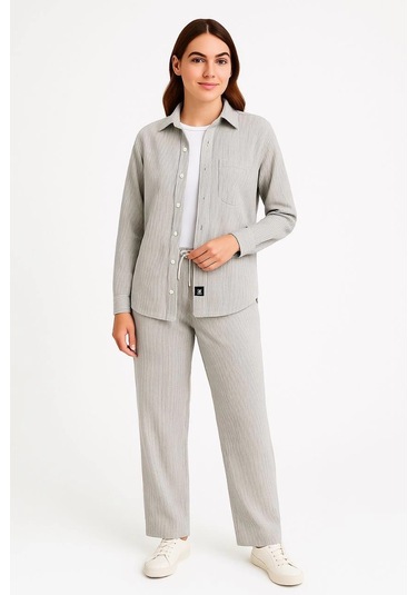 Kadın Kadife Oversize Takım - Gömlek Ve Pantolon İkili Set Füme Corduroy Şıklığı, Rahat Ve Zarif Duruş Yumuşak Dokulu Kadife Kumaş, Düğmeli Gömlek Üst Ve Lastikli Pantolon Alt Parça İle Gün Boyu Konfor- Gri Çok Renkli