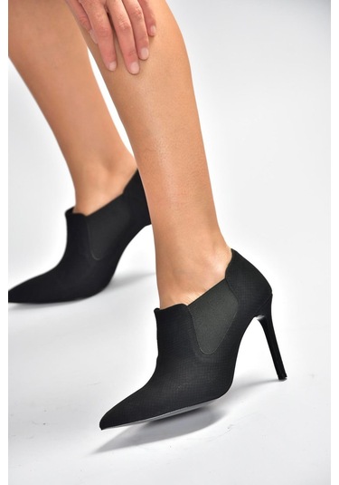 Fox Shoes V820205207 Siyah Yılan Baskılı İnce Topuklu Kadın Ayakkabı Siyah-Yılan Baskı