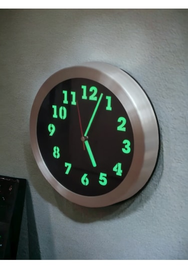 Fosforlu Gece Parlayan Görünen Metal Salon Duvar Saati Çap 26 Cm Siyah