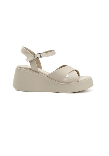 Gönderi R Bej Çapraz Bantlı Bilekten Bağlı Dolgu Topuk Sandalet Bej