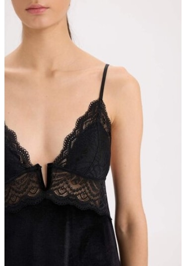 Defacto Fall İn Love V Yaka Dantelli Kadife Askılı Gecelik D6446ax24wnbk81 Siyah Defacto Fall İn Love V Yaka Dantelli Kadife Askılı Gecelik D6446ax24wnbk81 Siyah