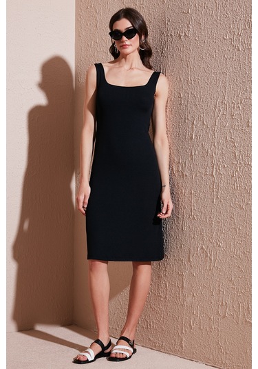 Lela Streç Slim Fit Kare Yaka Kalın Askılı Midi Boy Bayan Elbise 5866102 Siyah