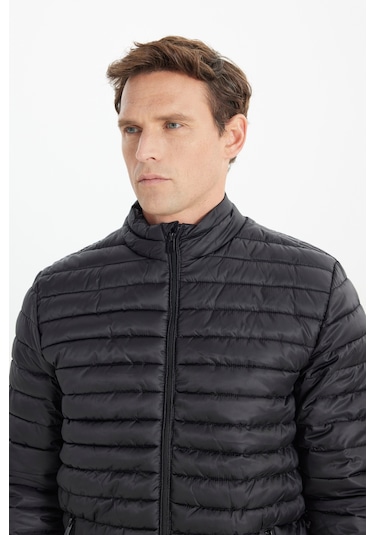 Erkek Sıyah Sıcak Tutan Standart Fit Normal Kesim Dik Yaka Yan Cepli Mont Siyah