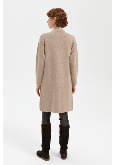 Kadın Dik Yaka Cebi İşlemeli Uzun Yün Kaban K.bej K.bej