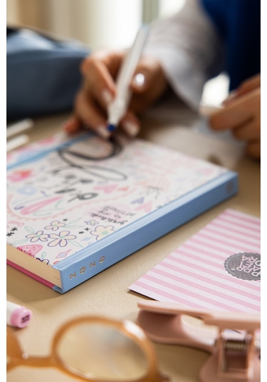 2026 Dikey Haftalık Ajanda 12 Aylık Sert Kapak 18x20 Cm - Çok Renkli Sketch