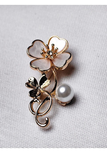 İnci Detaylı Çiçek Figürlü Altın Renk Broş Zarif Kadın Aksesuarı Gold
