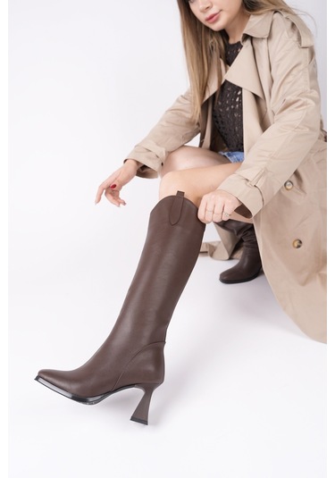 Muggo Astoria Küt Burun Yandan Fermuarlı Topuklu Kadın Çizme Kahverengi
