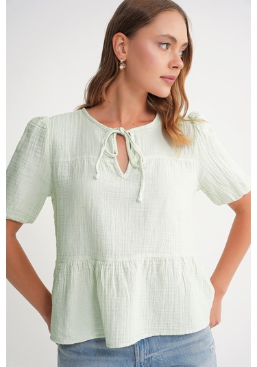 4715 Kadın Yakası Bağlamalı Kısa Kol Müslin Bluz Adaçayı Adaçayı