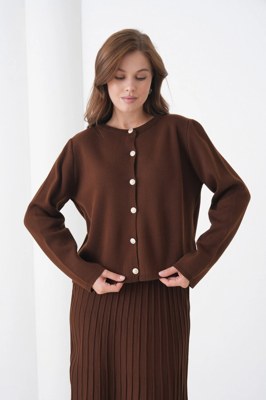 Kadın Pileli Etek Kazağı Düğmeli Tesettüre Uygun Örgü Triko Etekli Ceket Takım Kahverengi