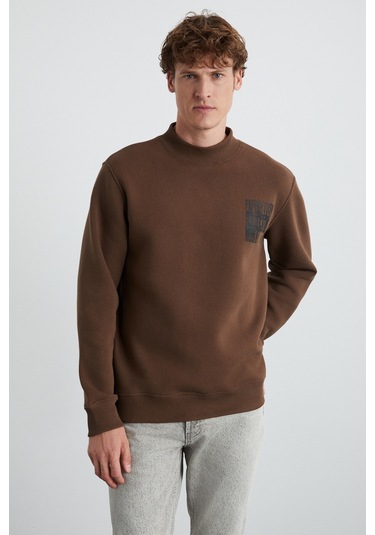 Chasey Erkek Organik Pamuklu Dik Yaka Içi Polarlı Baskılı Acı Kahve Sweatshirt