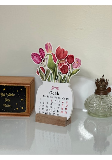 2026 Ahşap Ayaklı Çiçekli Mini Özel Tasarım, Masaüstü Takvim, Lale Çiçek Buketi - Yeni Yıl 2026