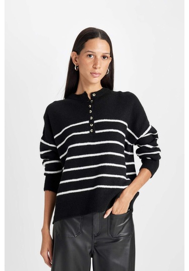 DeFacto Oversize Geniş Kalıp Düğmeli Yaka Triko Kazak D4913AXNSBK27 Siyah DeFacto Oversize Geniş Kalıp Düğmeli Yaka Triko Kazak D4913AXNSBK27 Siyah