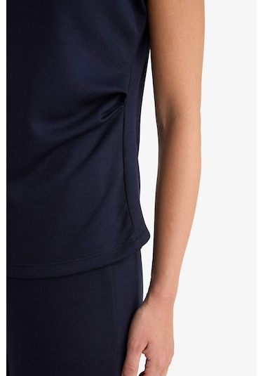 Defacto Slim Fit Dar Kesim Yarım Balıkçı Yaka Pike Kolsuz Bluz F7760ax25aunv135 Lacivert Defacto Slim Fit Dar Kesim Yarım Balıkçı Yaka Pike Kolsuz Bluz F7760ax25aunv135 Lacivert