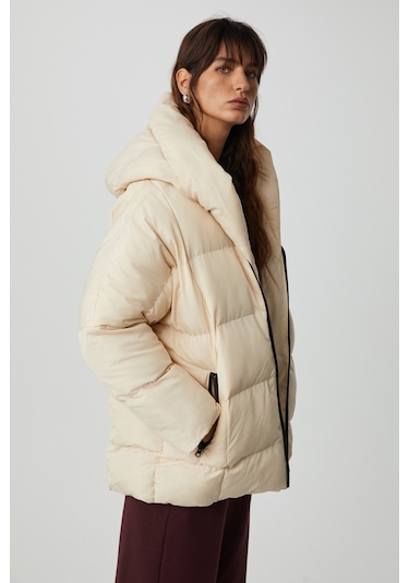 Maeghan Kadın Kapüşonlu Şal Yakalı Uzun Rüzgar Geçirmez Çift Cepli Astarlı Bej Mont