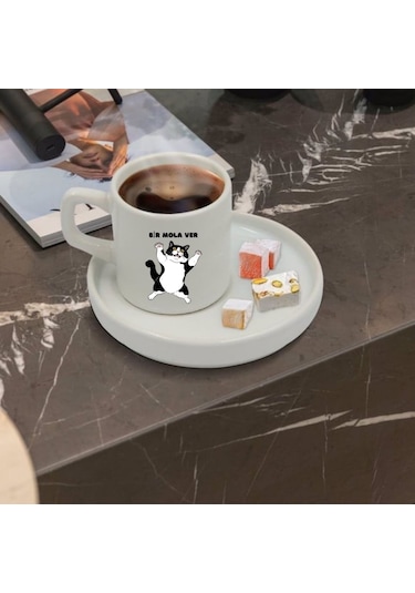 Bir Mola Kahve Molası Ver Tasarımlı Türk Kahve Fincanı Ve Altı Beyaz