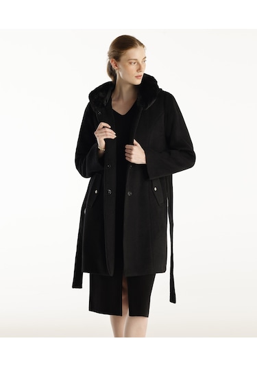 Yargıcı Kapüşon Detaylı Palto Siyah