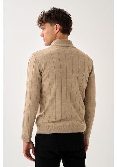 Dikey Dokuma Desenli Fermuarlı Triko Kazak Bej
