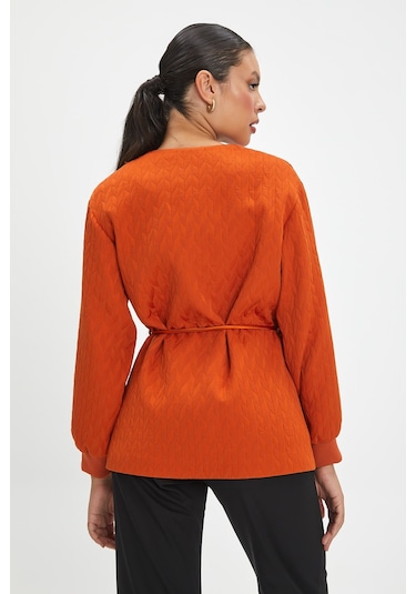 Örgü Desenli, Kuşaklı Bluz - Modern Ve Şık Tasarım - Günlük Ve Özel Kullanım İçin Zarif Tasarım Bej