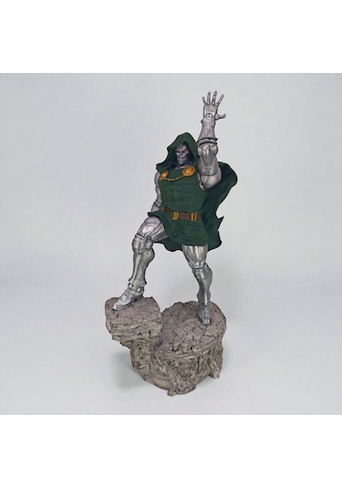 Doctor Doom Figür 30 Cm
