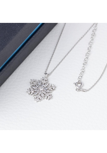 Nagiss Kartanesi Model Baget Zirkon Taşlı 925 Ayar Gümüş Kadın Kolye Nagiss Kartanesi Model Baget Zirkon Taşlı 925 Ayar Gümüş Kadın Kolye