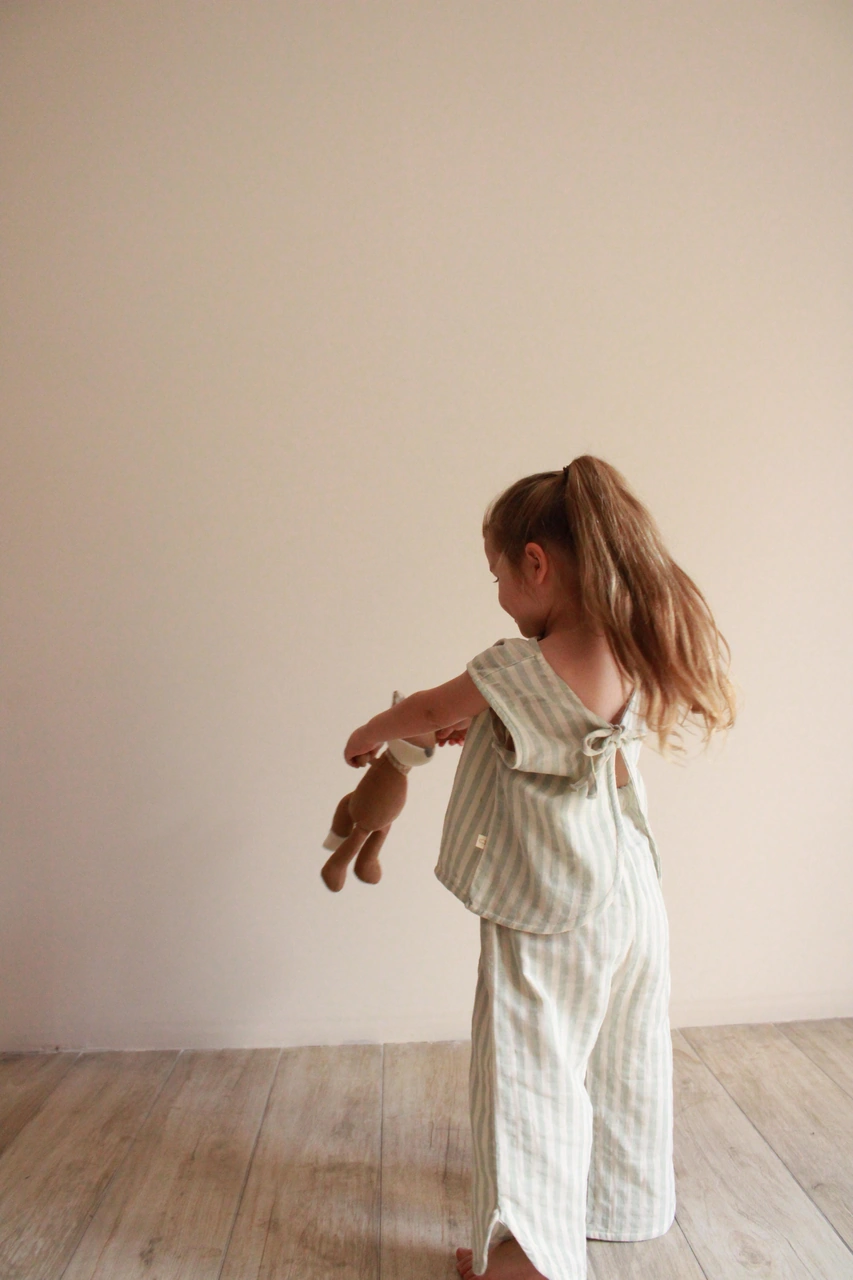 Yeşil Çizgili Sırt Detaylı Müslin Takım Yeşil