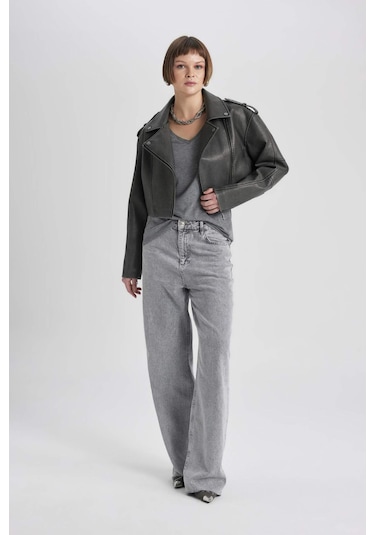 DeFacto Regular Kalıp Fermuarlı Eskitme Suni Deri Kısa Bomber Ceket B8663AX24SPAR153