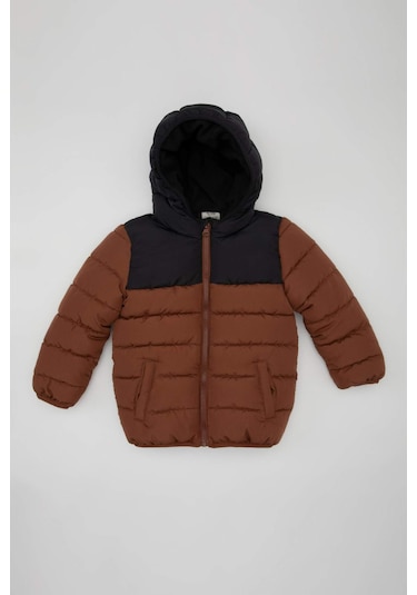 Defacto Erkek Bebek Su İtici Polar Astarlı Blok Renk Desenli Kapüşonlu Şişme Mont A2215A524AUBN349 Kahve Defacto Erkek Bebek Su İtici Polar Astarlı Blok Renk Desenli Kapüşonlu Şişme Mont A2215A524AUBN349 Kahve