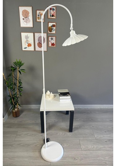 Beyaz Lambader Modern Dekoratif Metal Oturma Odası Çalışma Odası Zemin Lambası 6977 Beyaz