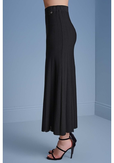 Evaze Siyah Triko Etek Siyah