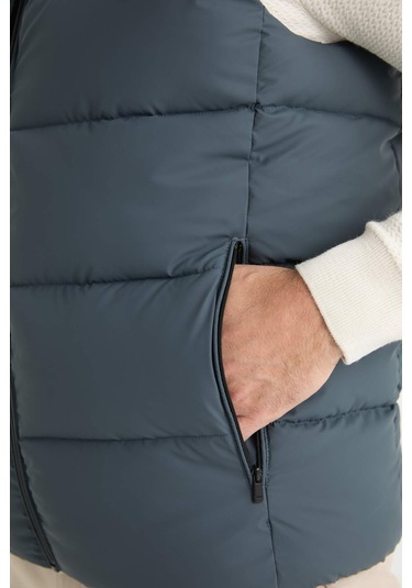 Defacto Slim Fit Dar Kesim Dik Yaka Fermuarlı Astarlı Su Geçirmez Şişme Yelek C5630ax25augn1085 Yeşil