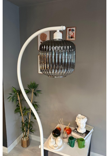 Mopa Beyaz Gövde Füme Cam Lambader Modern Dekoratif Metal Oturma Odası Çalışma Odası Zemin Lambası Füme