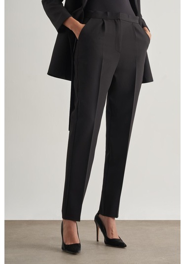 Mizalle Tek Pile Siyah Krep Klasik Pantolon Siyah