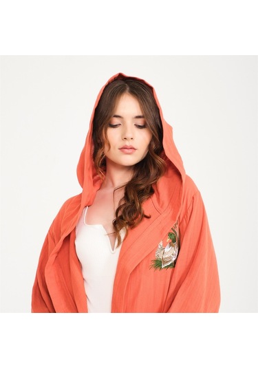 Ördek Nakışlı Kısa Kapüşonlu Müslin Kadın Bornoz-Kiremit