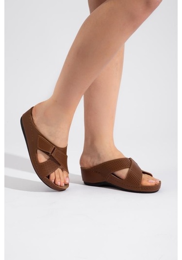 Roy Jones Kadın Ortopedik Çapraz Cırtlı Ayarlanabilir Üst Detay Konfor Modeli Günlük Terlik Yumuşak-kahve Kahverengi