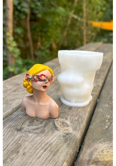 Juli Çiçekli Göz Bandı Takan Tekli Silikon Mum Kalıbı