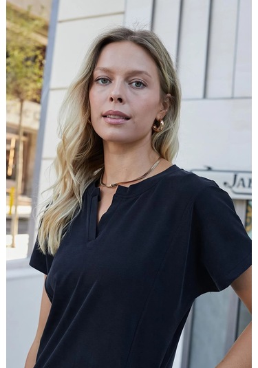 Kadın Modal İpeksi Hafif Esnek Kumaş Geniş Sıfır Yaka Patlı Düşük Omuzlu Yan Cepli Diz Boy Elbise-siyah Siyah Kadın Modal İpeksi Hafif Esnek Kumaş Geniş Sıfır Yaka Patlı Düşük Omuzlu Yan Cepli Diz Boy Elbise-siyah Siyah