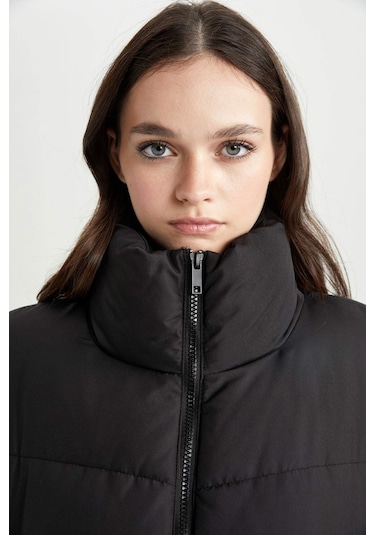 Defacto Su İtici Şişme Mont Oversize Geniş Kalıp Dik Yaka Fermuarlı Cepli Kapitoneli A3631AX23WNBK27 Siyah