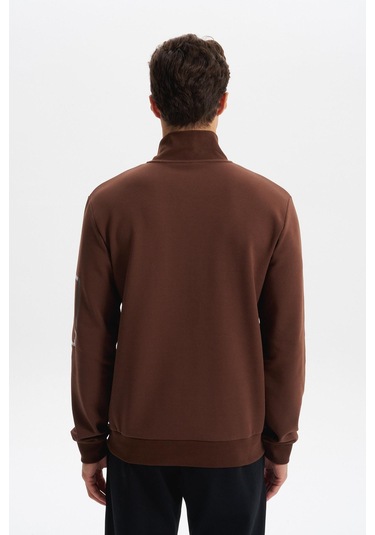 Arma Erkek Slim Fit Dik Yaka Yarım Fermuar Pamuklu Sweatshirt Sol Kol Fermuar Cepli K30404685702 Kahverengi Arma Erkek Slim Fit Dik Yaka Yarım Fermuar Pamuklu Sweatshirt Sol Kol Fermuar Cepli K30404685702 Kahverengi