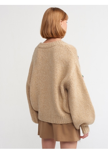 Dilvin V Yaka Çilek Nakışlı Balon Kol Triko Hırka  Bej Koyu Bej