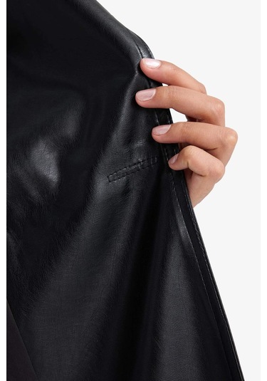 Defacto Regular Fit Kemerli Cepli Suni Deri Kısa Trençkot E8596ax25aubk27 Siyah