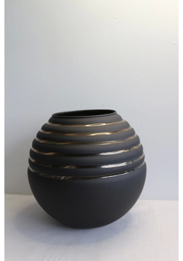 Siyah Mat Vazo Asorti Beyaz